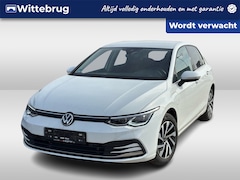 Volkswagen Golf - 1.4 eHybrid 204pk Style DSG Automaat Navigatie / Keyless / Parkeersensoren / App-connect /