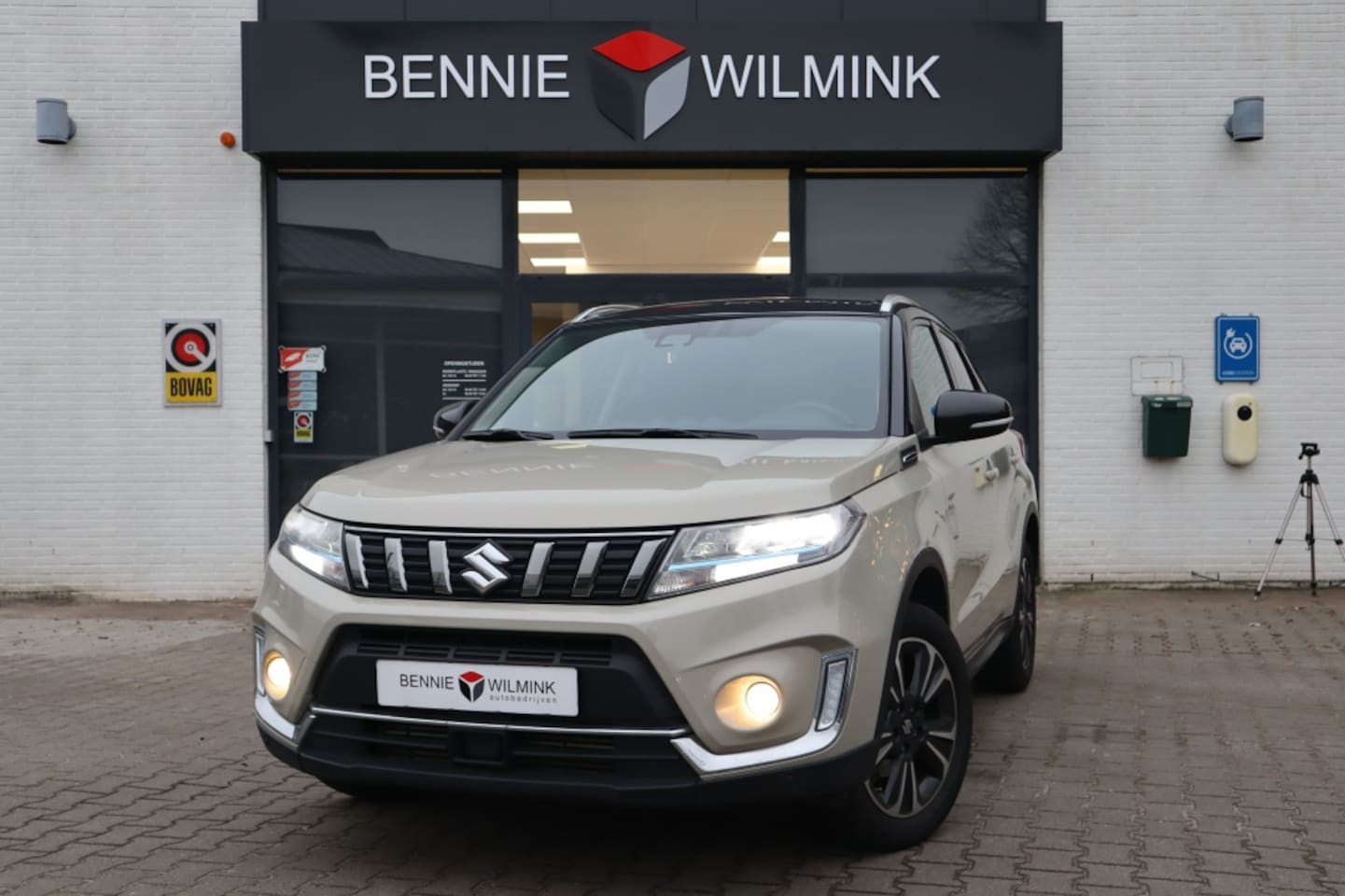 Suzuki Vitara - 1.4 BoosterJet Style Hybrid AdaptiveCruise/Leder/Apple/AndroidAu - AutoWereld.nl