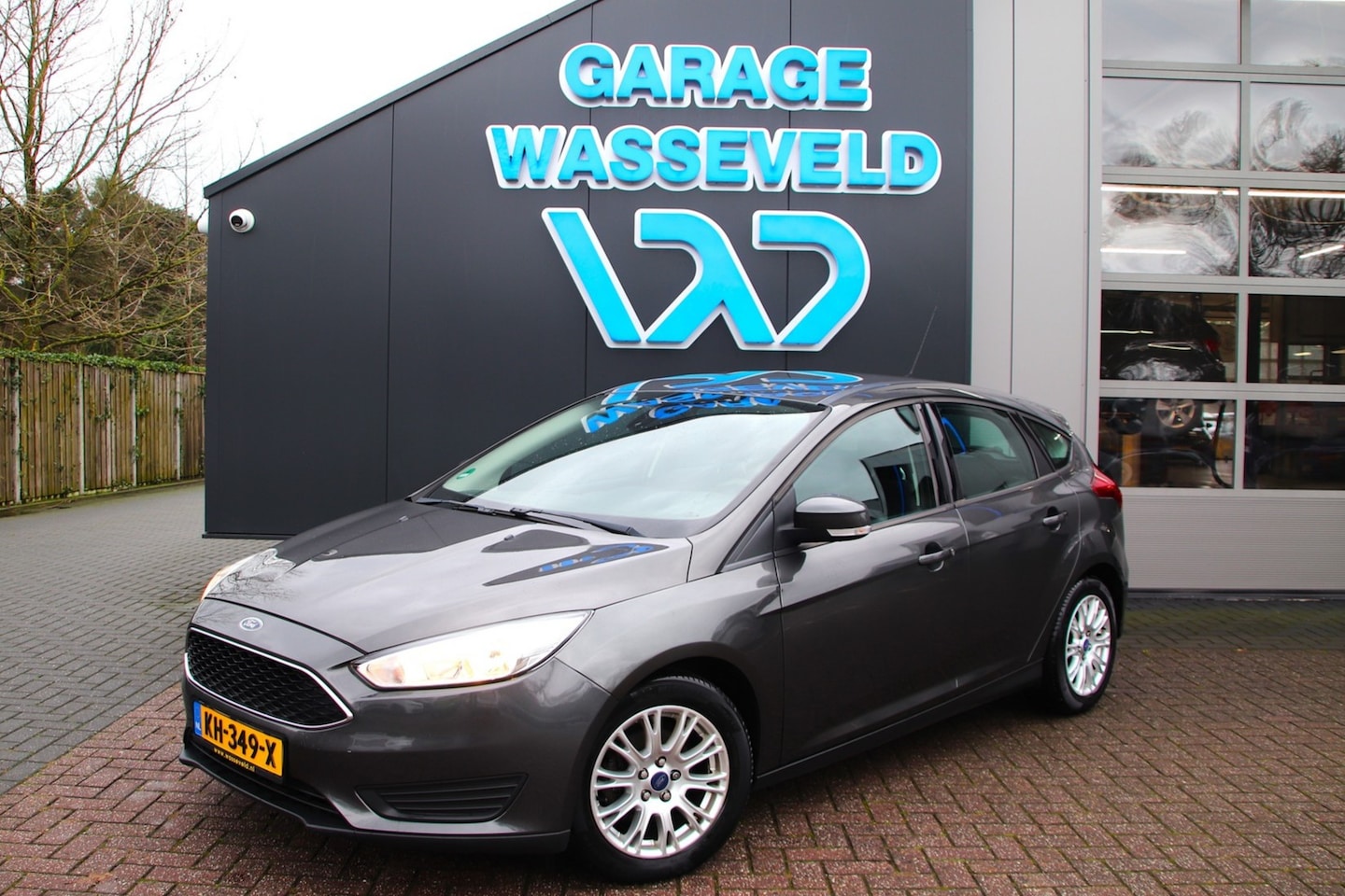 Ford Focus - 1.0 ECOBOOST Stoel+Stuur verwarming/Trekhaak/Winterpakket - AutoWereld.nl