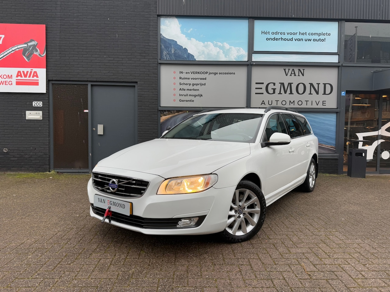 Volvo V70 - 2.4 D5 AWD Kinetic 2.4 D5 AWD Kinetic, Automaat - AutoWereld.nl