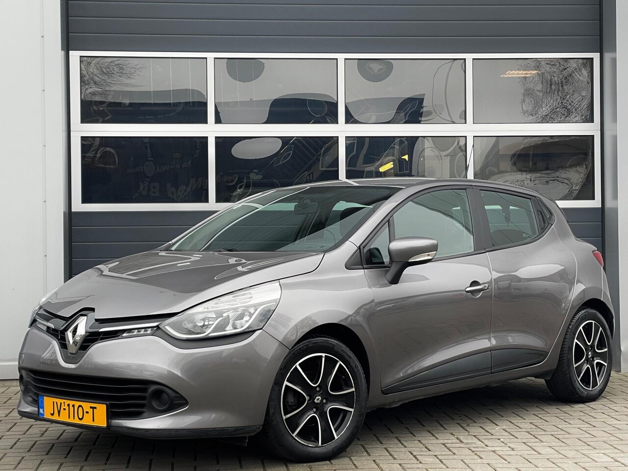 Renault Clio - 0.9 TCe Eco2 Expression | Navi | Cruise control | Airco | Trekhaak | 16'' velgen - AutoWereld.nl