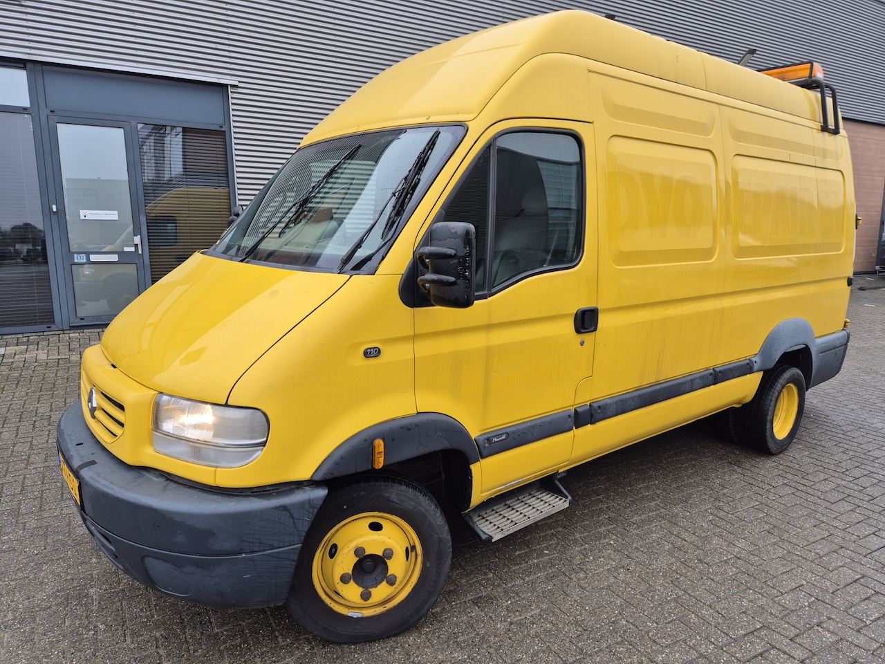 Renault Mascott - Trucks 110.35 363 140.000km marge PERFECT CONDITION sperr 3500kg trekhaak zwaailamp inrich - AutoWereld.nl