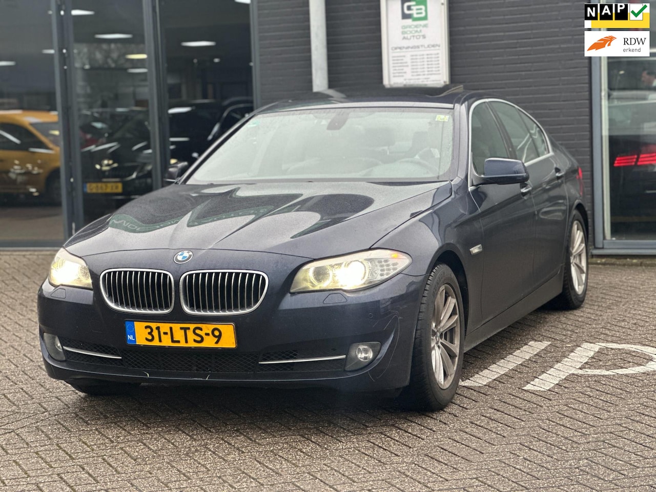 BMW 5-serie - 530d High Executive/PANO-DAK/LEDER/NAVI/WINTERBANDEN!! - AutoWereld.nl