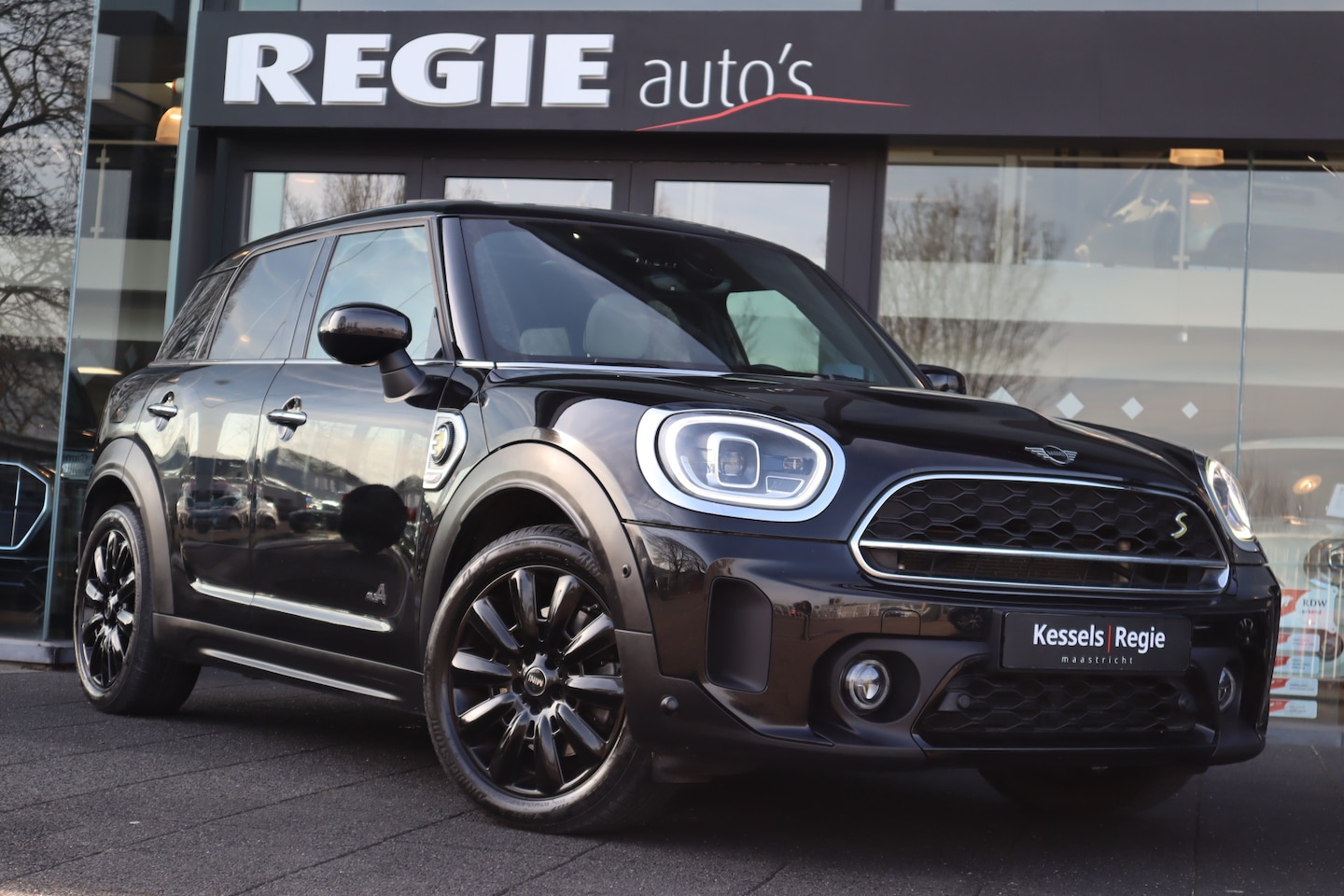 MINI Countryman - Mini 2.0 Cooper S E ALL4 Yours Trim Panoramadak HuD Navi Led Leer - AutoWereld.nl