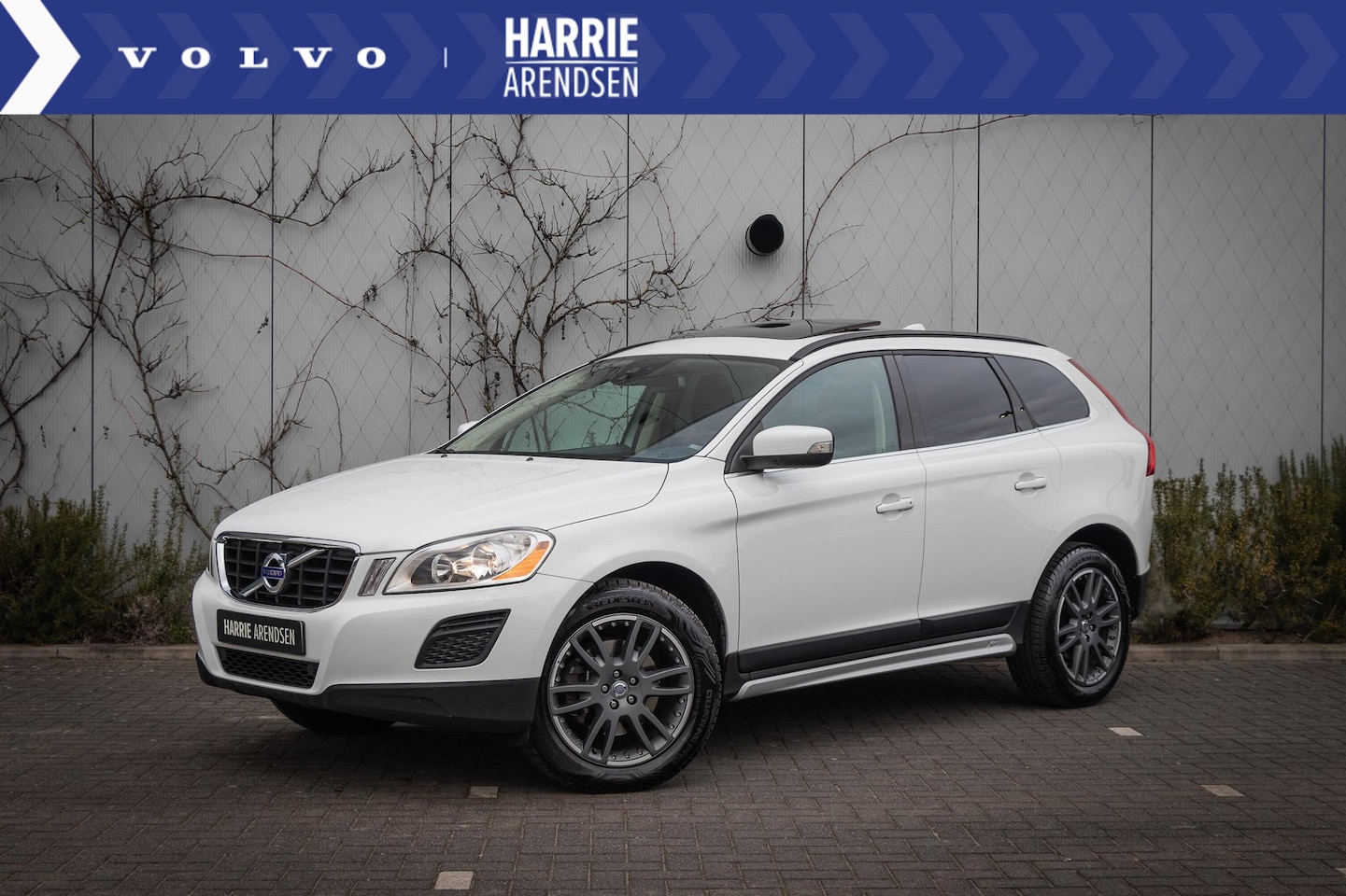 Volvo XC60 - T5 240pk Aut. Momentum | Panoramadak | Lederen bekleding | Trekhaak | Navigatie | Stoelver - AutoWereld.nl