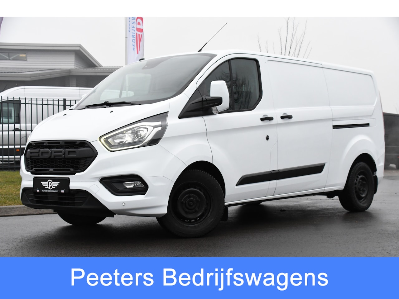 Ford Transit Custom - 300 2.0 TDCI L2H1 Black & White Edition Cruise, Carplay, 2 x Schuifdeur, Multimedia, 170PK - AutoWereld.nl