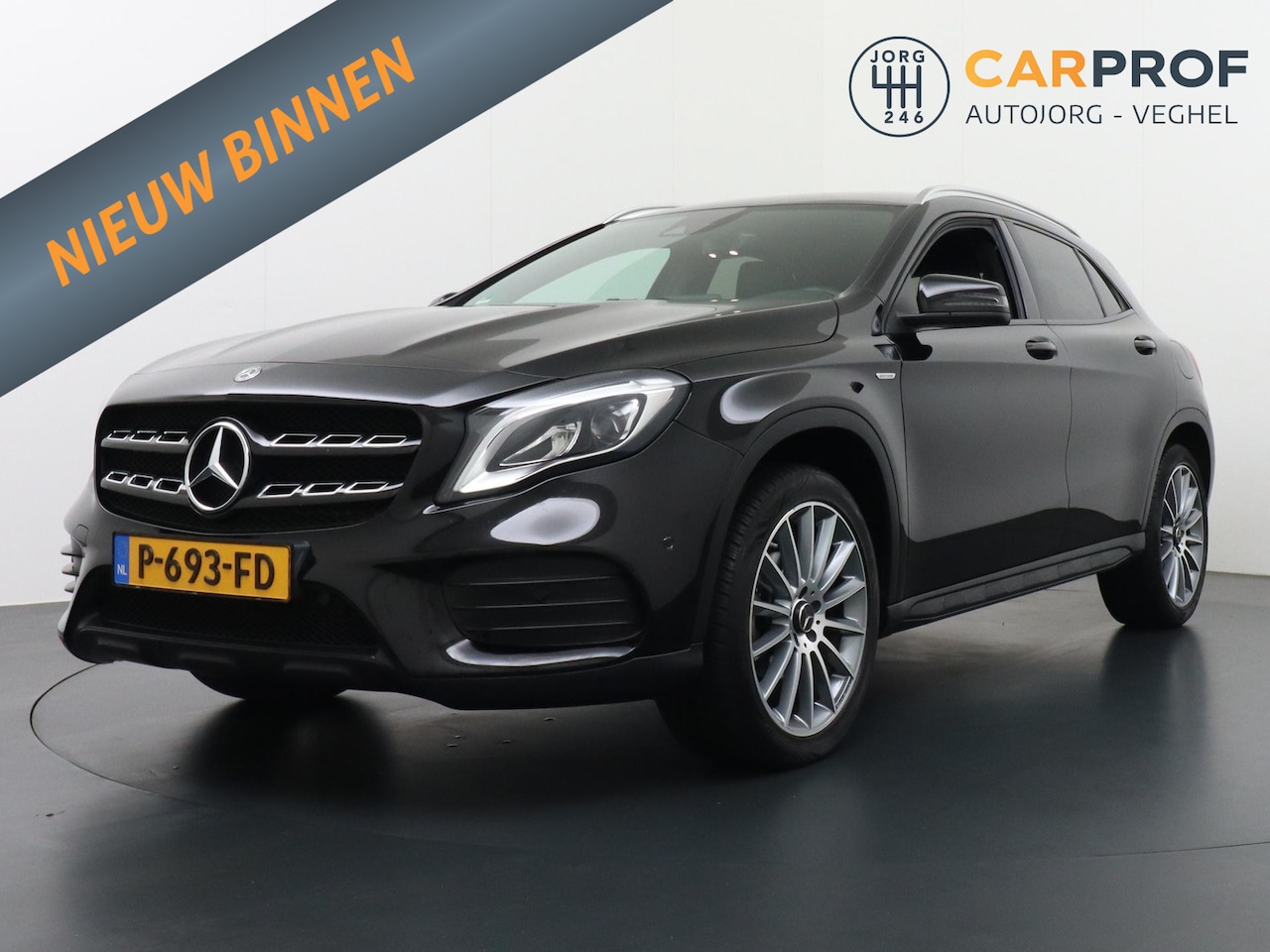 Mercedes-Benz GLA-Klasse - 180 AMG Facelift Styling Automaat Multispaaks AMG Velgen - AutoWereld.nl