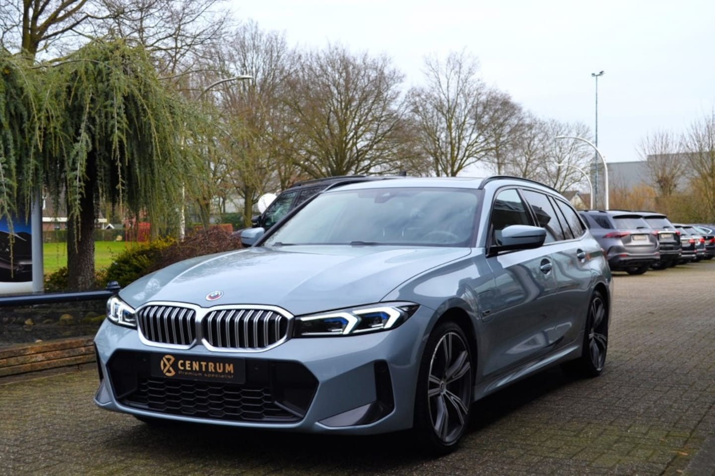 BMW 3-serie Touring - 330e xDrive LCI Touring M-Sport Pano - AutoWereld.nl