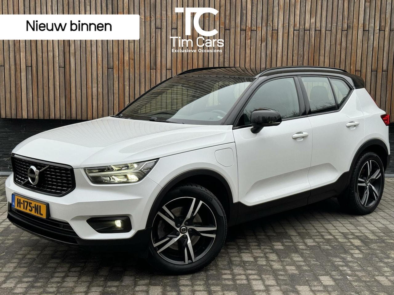 Volvo XC40 - 1.5 T5 Twin Engine R-Design Automaat | Adaptieve cruise control | Navigatiesysteem | Apple - AutoWereld.nl