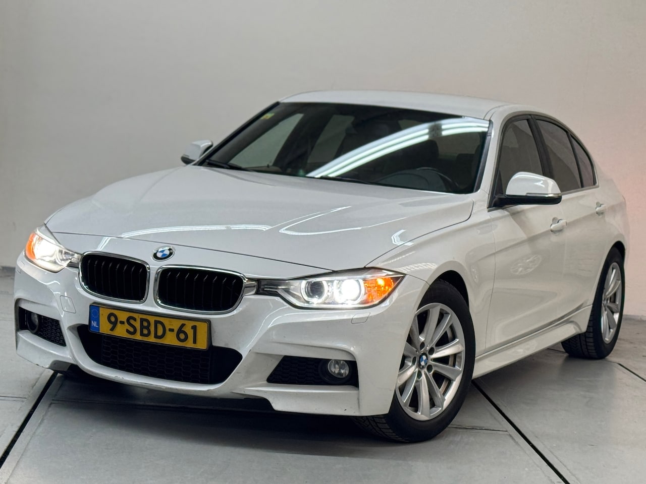 BMW 3-serie - 320i High Executive M Sport - AutoWereld.nl