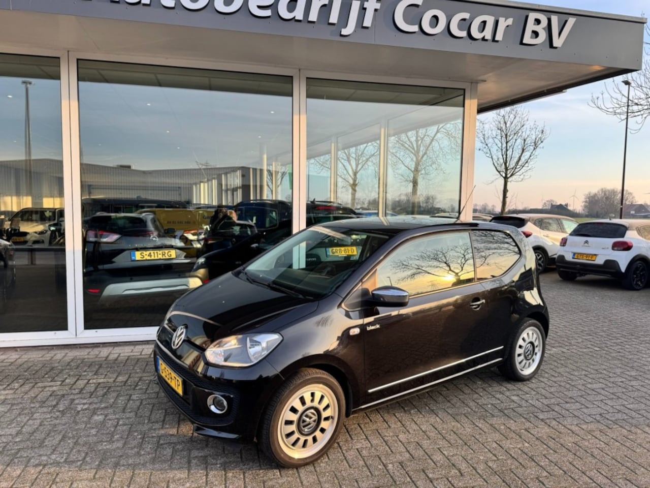 Volkswagen Up! - 1.0 high up! 1.0 HIGH UP , PANO , ALL IN PRIJS - AutoWereld.nl