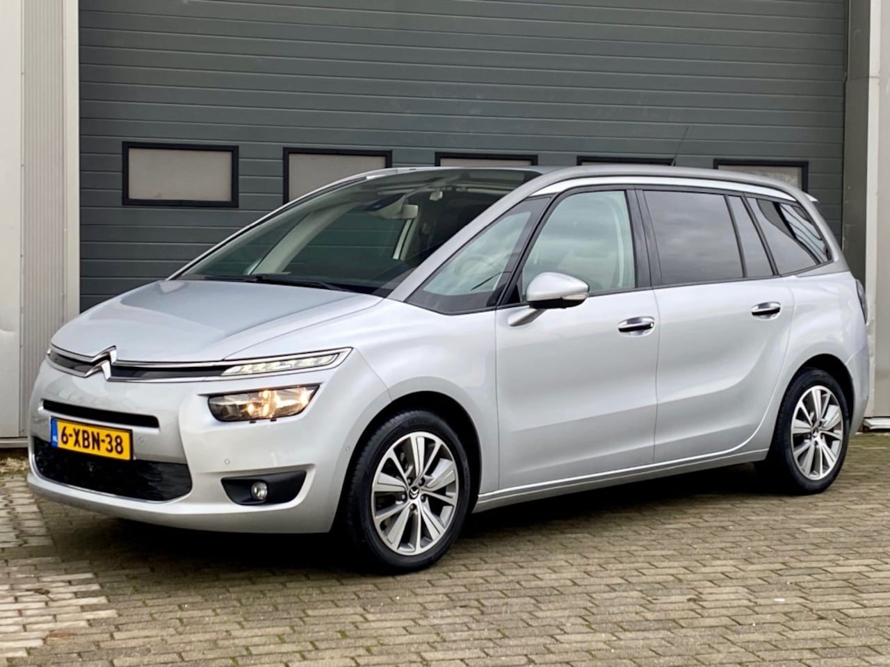 Citroën Grand C4 Picasso - 1.6 Turbo 156PK Intensive 7-pers Navi Camera Trekhaak - AutoWereld.nl