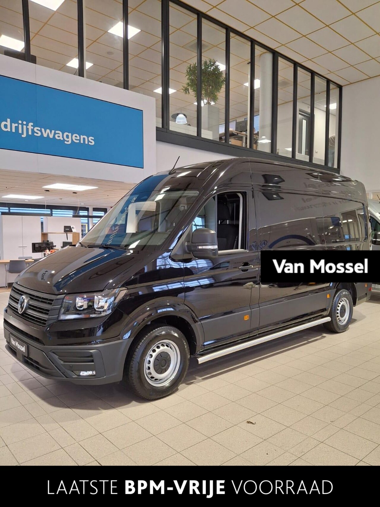 Volkswagen Crafter - 35 2.0 TDI L3H3 Exclusive L3 H3 | Exclusive | Handgeschakeld | Zwart | BPM Voordeel! | - AutoWereld.nl