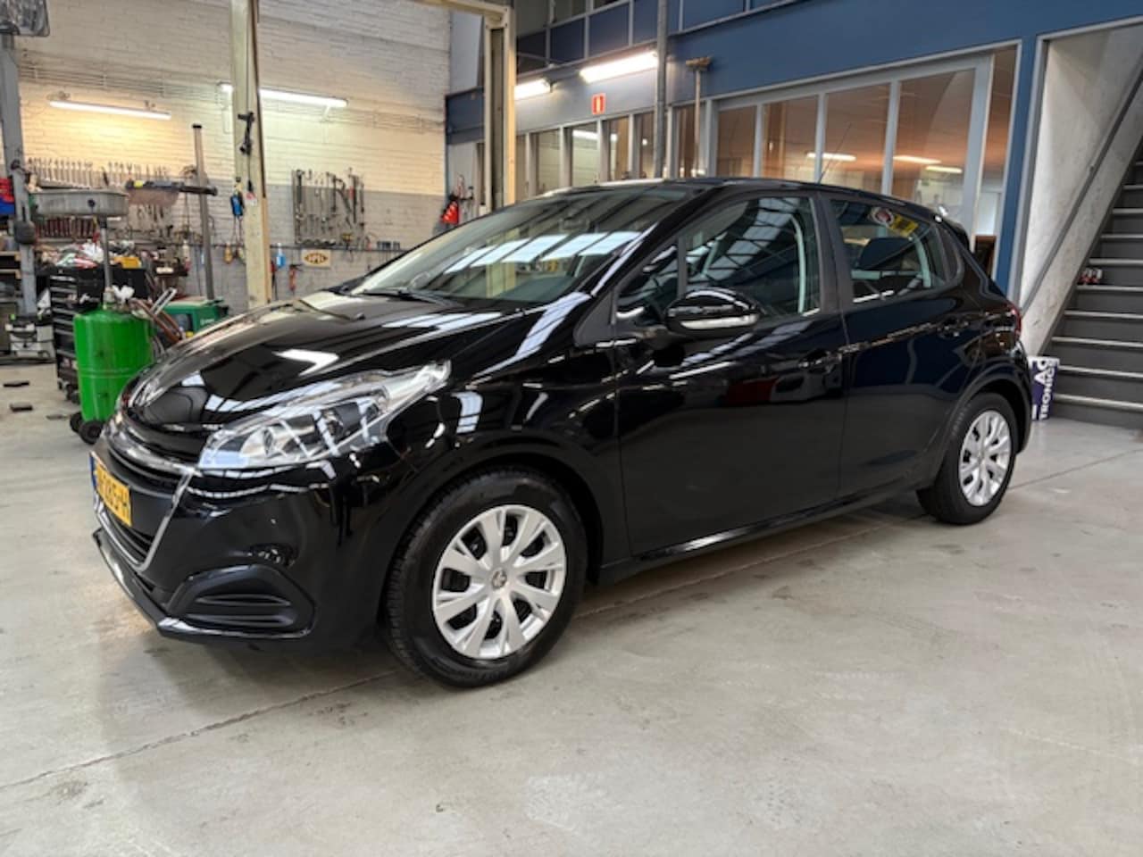 Peugeot 208 - 1.2 Puretech 82pk 5-Drs Active | Apple carplay / Android auto | Navigatie | Cruise control - AutoWereld.nl