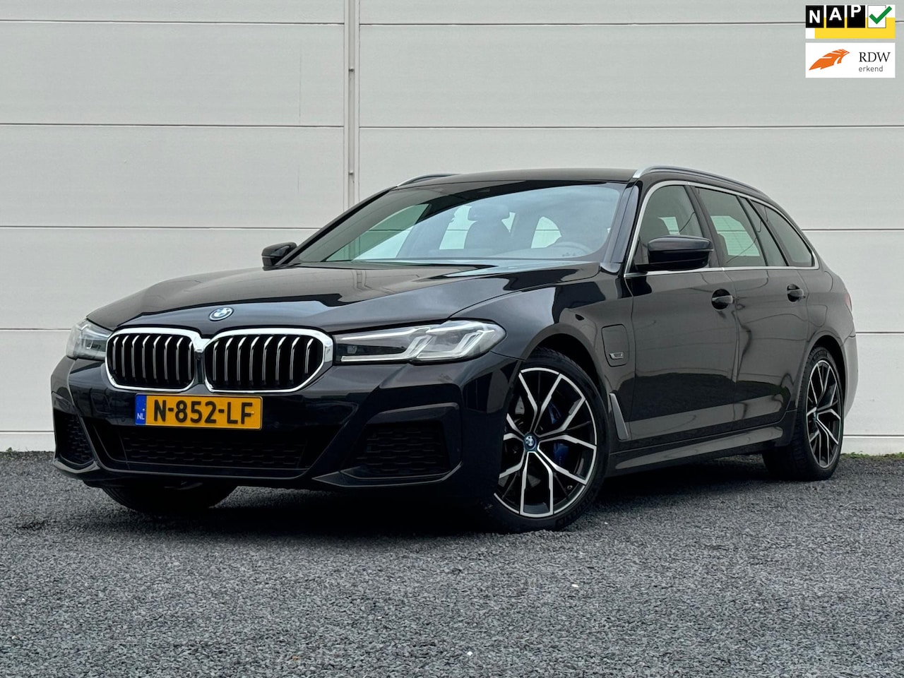 BMW 5-serie Touring - 530e xDrive Orig NL M-Sport Laser HarmanKardon - AutoWereld.nl