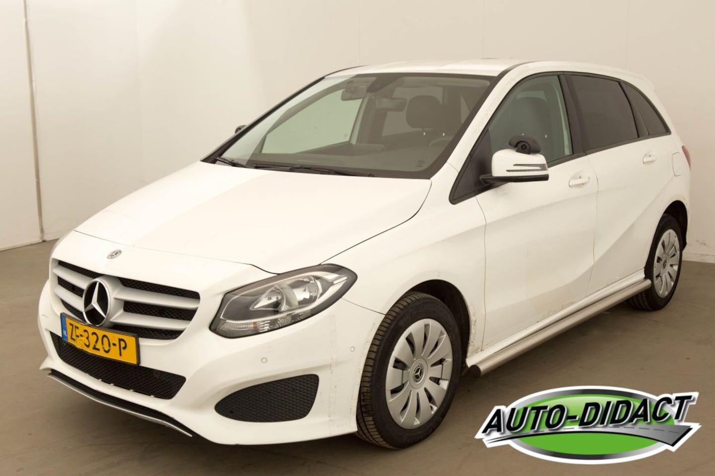 Mercedes-Benz B-klasse - B220D Ambition motor kapot - AutoWereld.nl