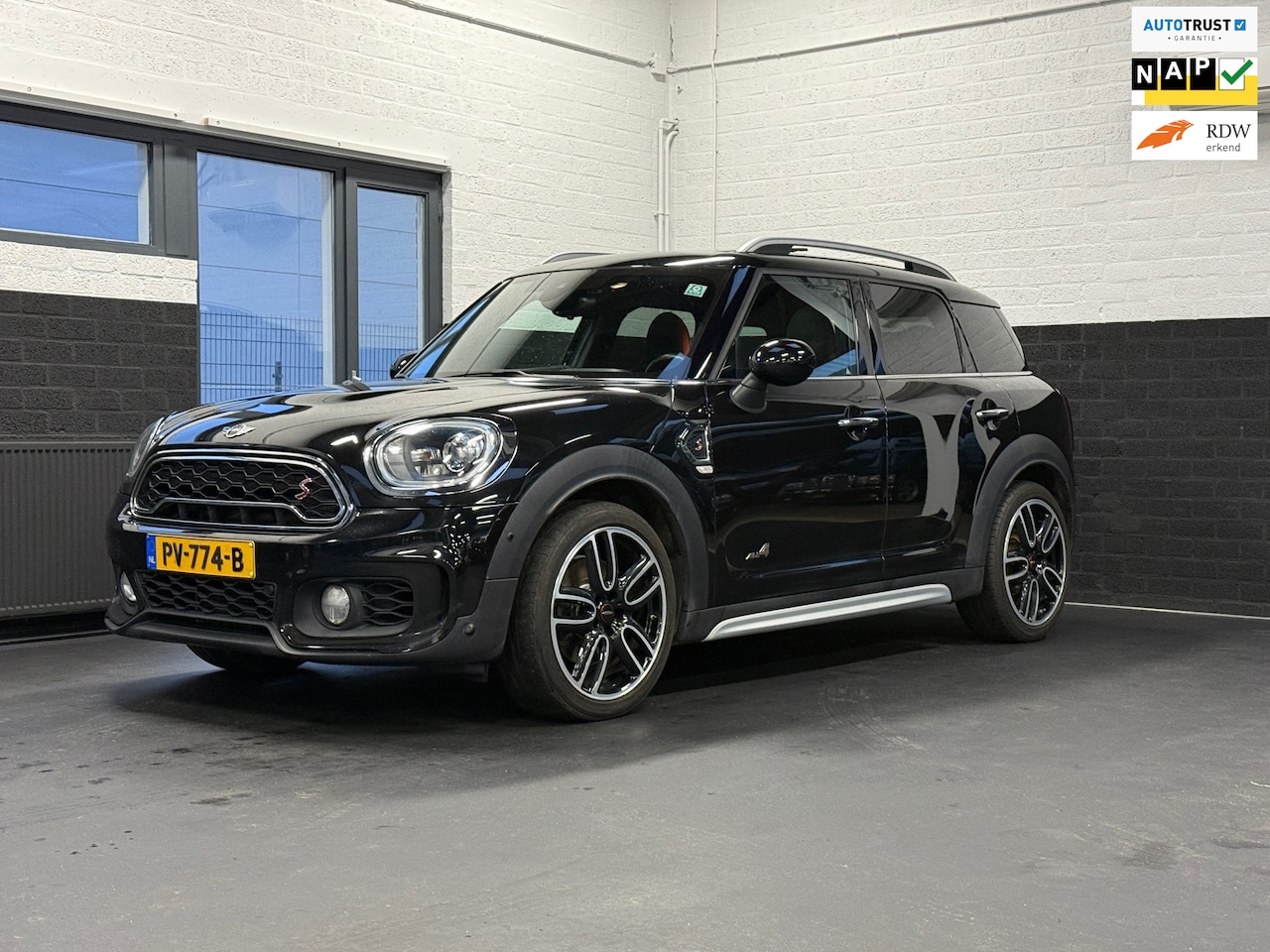 MINI Countryman - 2.0 Cooper S ALL4 Chili Mini 2.0 Cooper S ALL4 Chili, Works, Schaalstoelen, Sfeer, Camera, Automaat, Pano - AutoWereld.nl