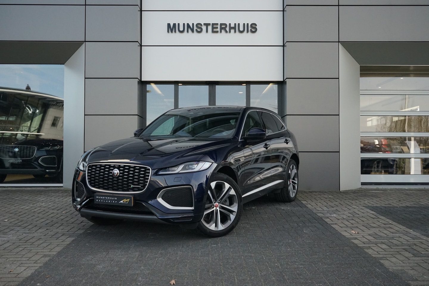 Jaguar F-Pace - 2.0 P400e PHEV R-Dynamic HSE | Sportstoelen | Schuif/Kantel dak | Voorstoelen verwarmd / g - AutoWereld.nl