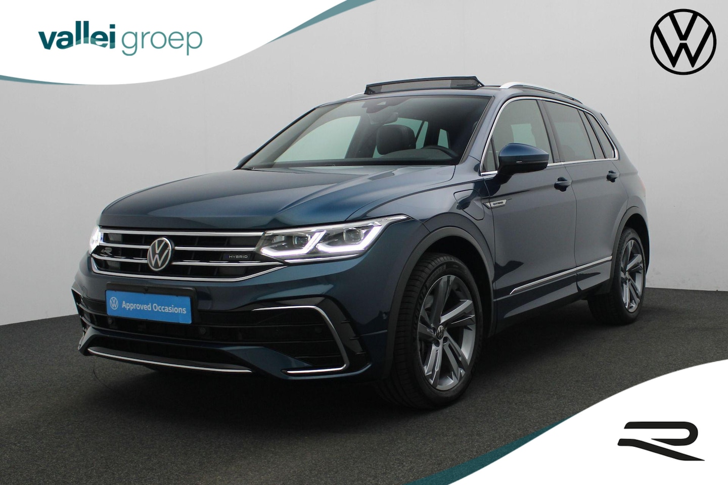 Volkswagen Tiguan - 1.4 TSI 245 pk DSG eHybrid R-Line Business+ | Panoramadak | Leder | Geheugenstoelen | IQ L - AutoWereld.nl