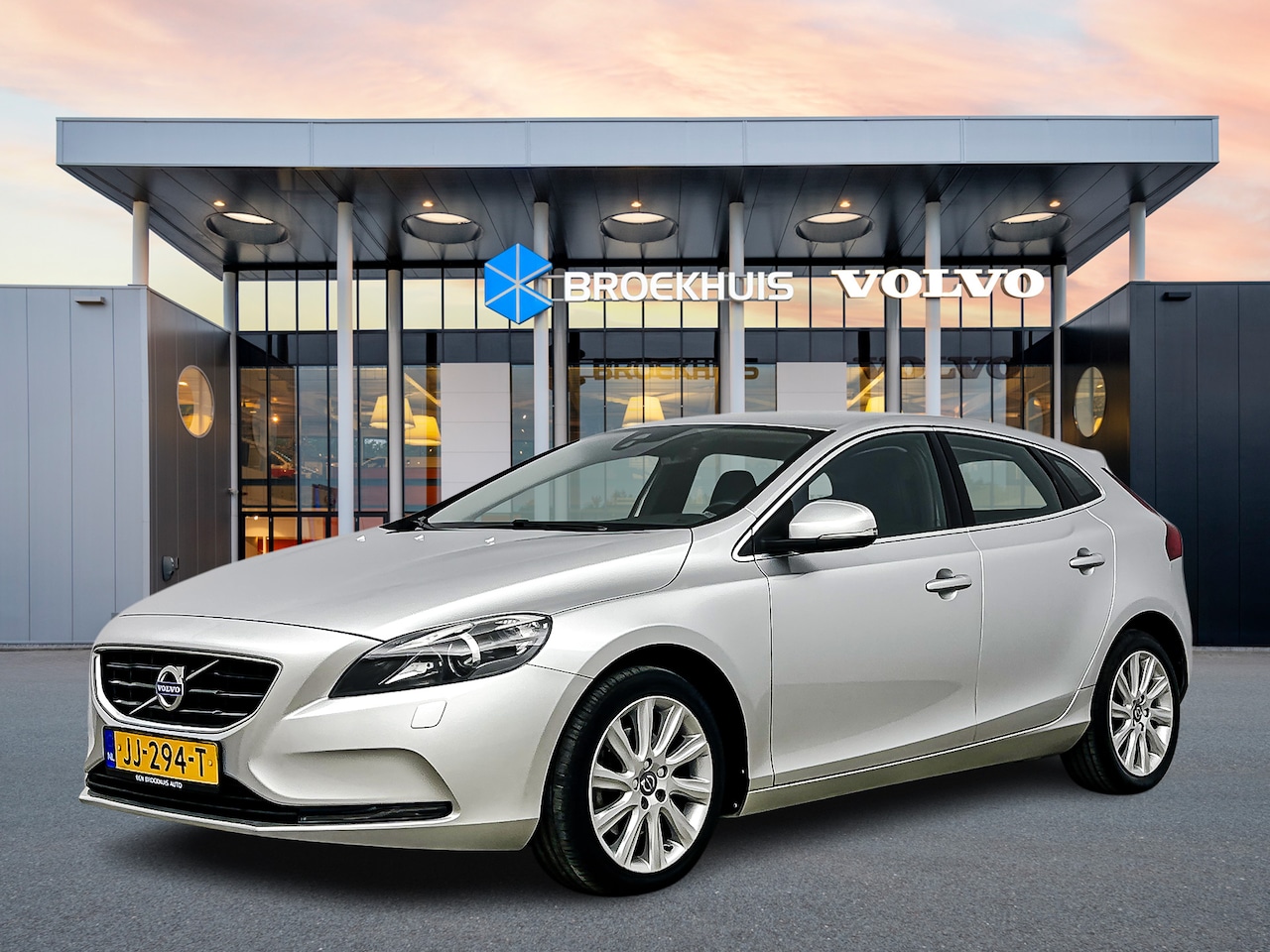 Volvo V40 - T3 Nordic+ | 17" | Xenon | Standkachel | Verwarmbare voorstoelen | Park Assist achter | Cr - AutoWereld.nl