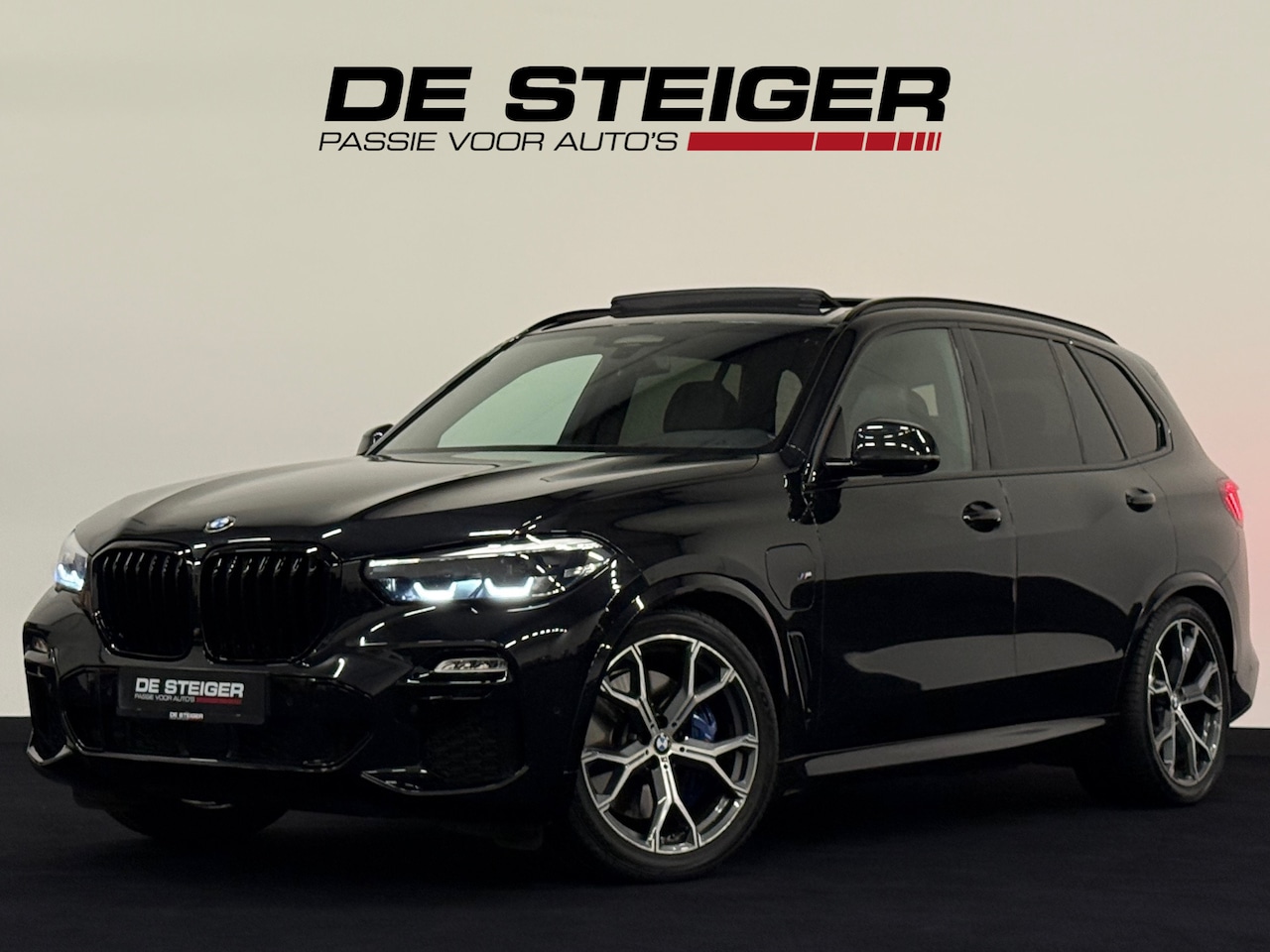 BMW X5 - XDrive45e High Executive M Pano Sky Lounge ACC Luchtvering BOMVOL - AutoWereld.nl