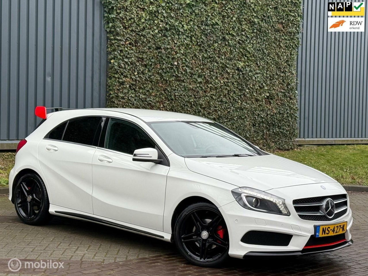 Mercedes-Benz A-klasse - 180 AMG Pakket|Led|Xenon|Stoelverw|Nap|Boe - AutoWereld.nl