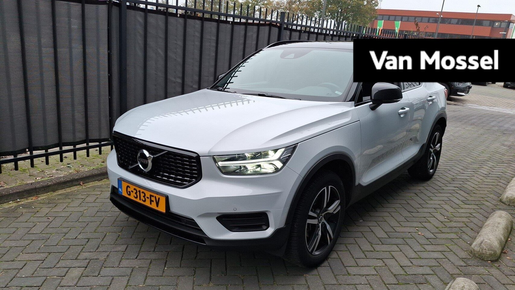 Volvo XC40 - 1.5 T3 R-Design | TREKHAAK | NAVIGATIE | ZWART DAK | - AutoWereld.nl