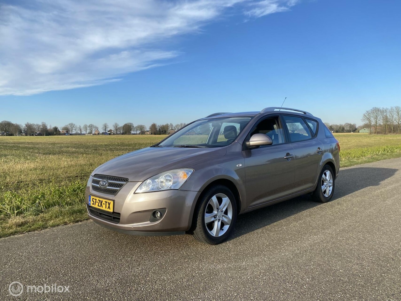 Kia Cee'd Sporty Wagon - 1.6 X-ecutive airco trekhaak - AutoWereld.nl