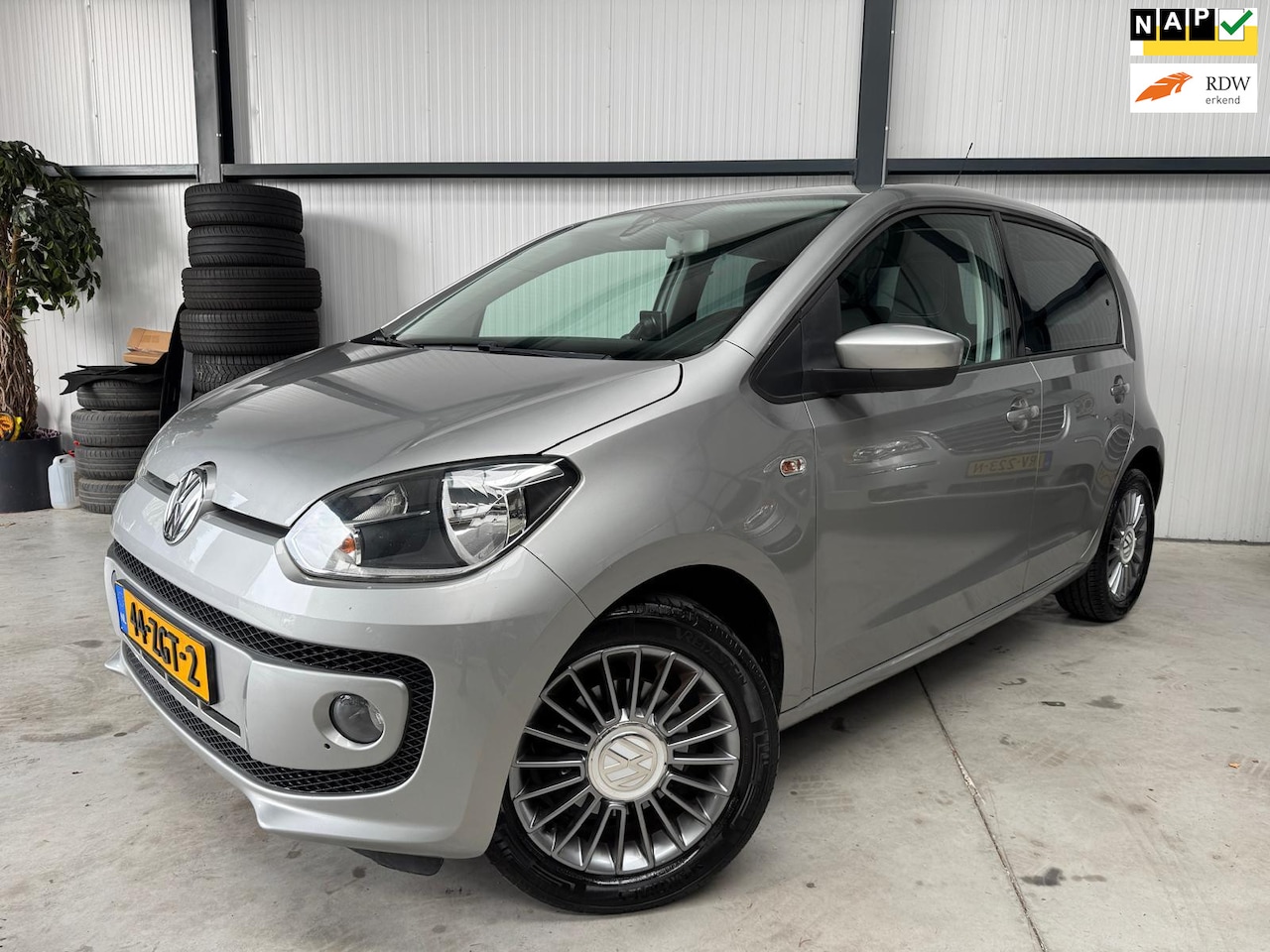 Volkswagen Up! - 1.0 high up! Airco Leder Stoelverwarming - AutoWereld.nl