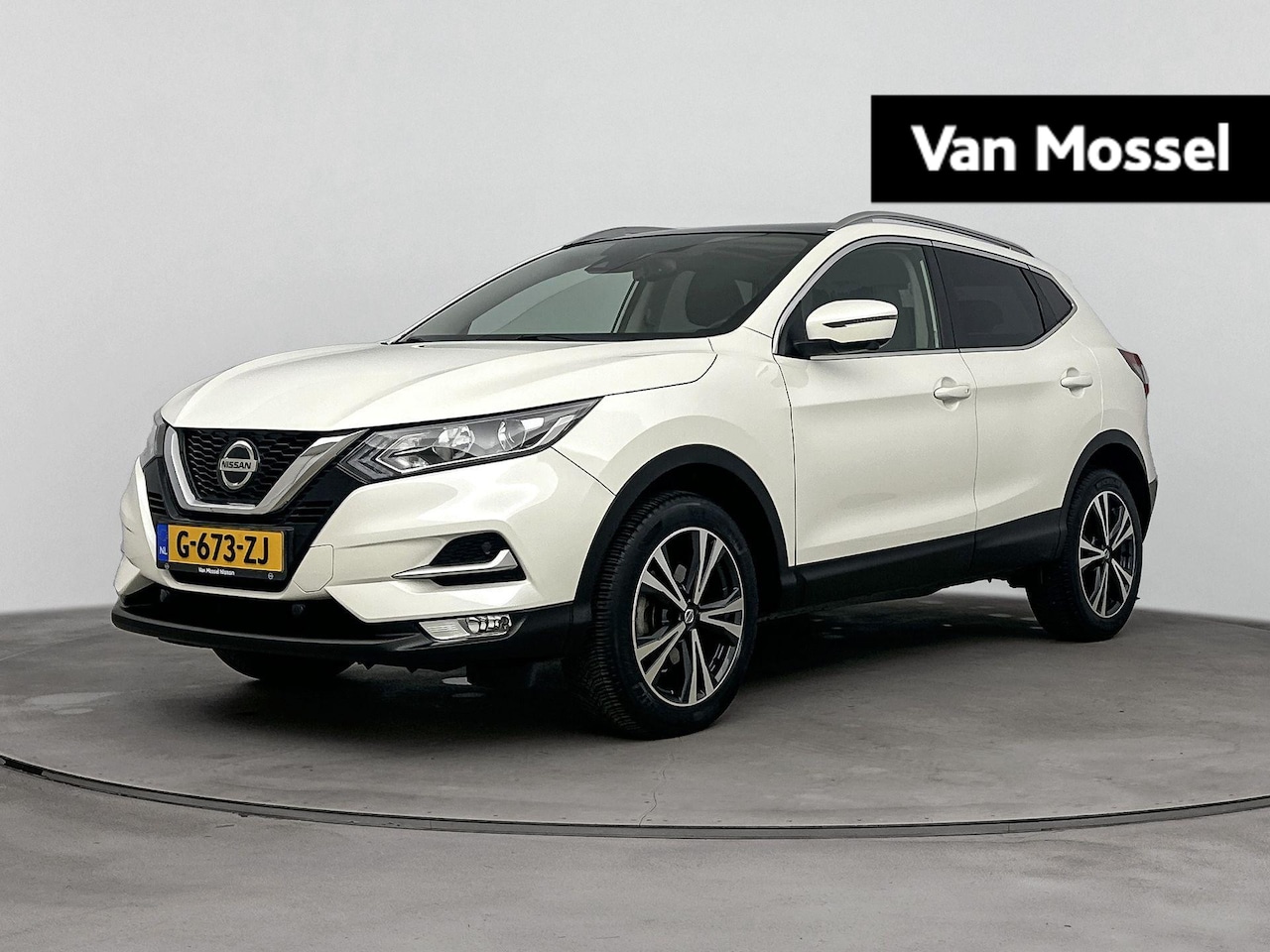 Nissan Qashqai - 1.3 DIG-T N-Connecta 140pk | Panoramadak | Trekhaak | Navigatie | 360 Graden Camera - AutoWereld.nl