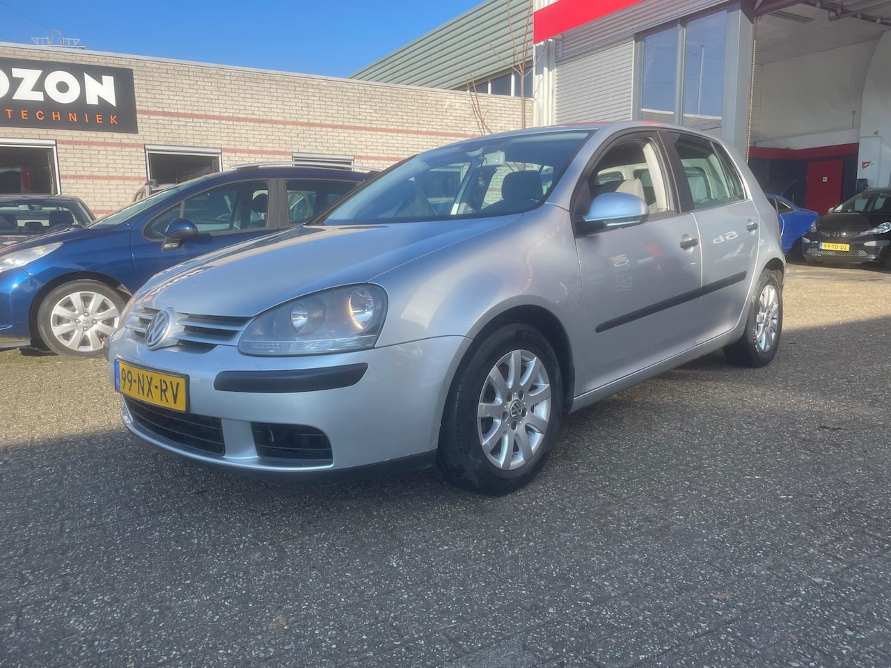 Volkswagen Golf - 2.0 FSI Comfortline nette auto - AutoWereld.nl