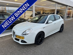 Alfa Romeo Giulietta - 2.0 JTDm Distinctive | Automaat | Airco | Cruise control | Panoramadak | Elektrische ramen