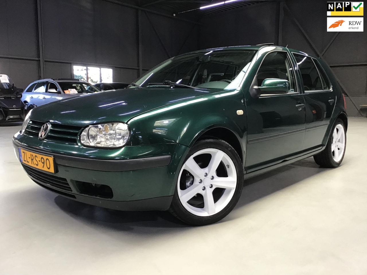 Volkswagen Golf - 1.6 Trendline I New Apk + Koppeling + Remblokken I Trekhaak I 5 Drs I Schuif/kanteldak I E - AutoWereld.nl