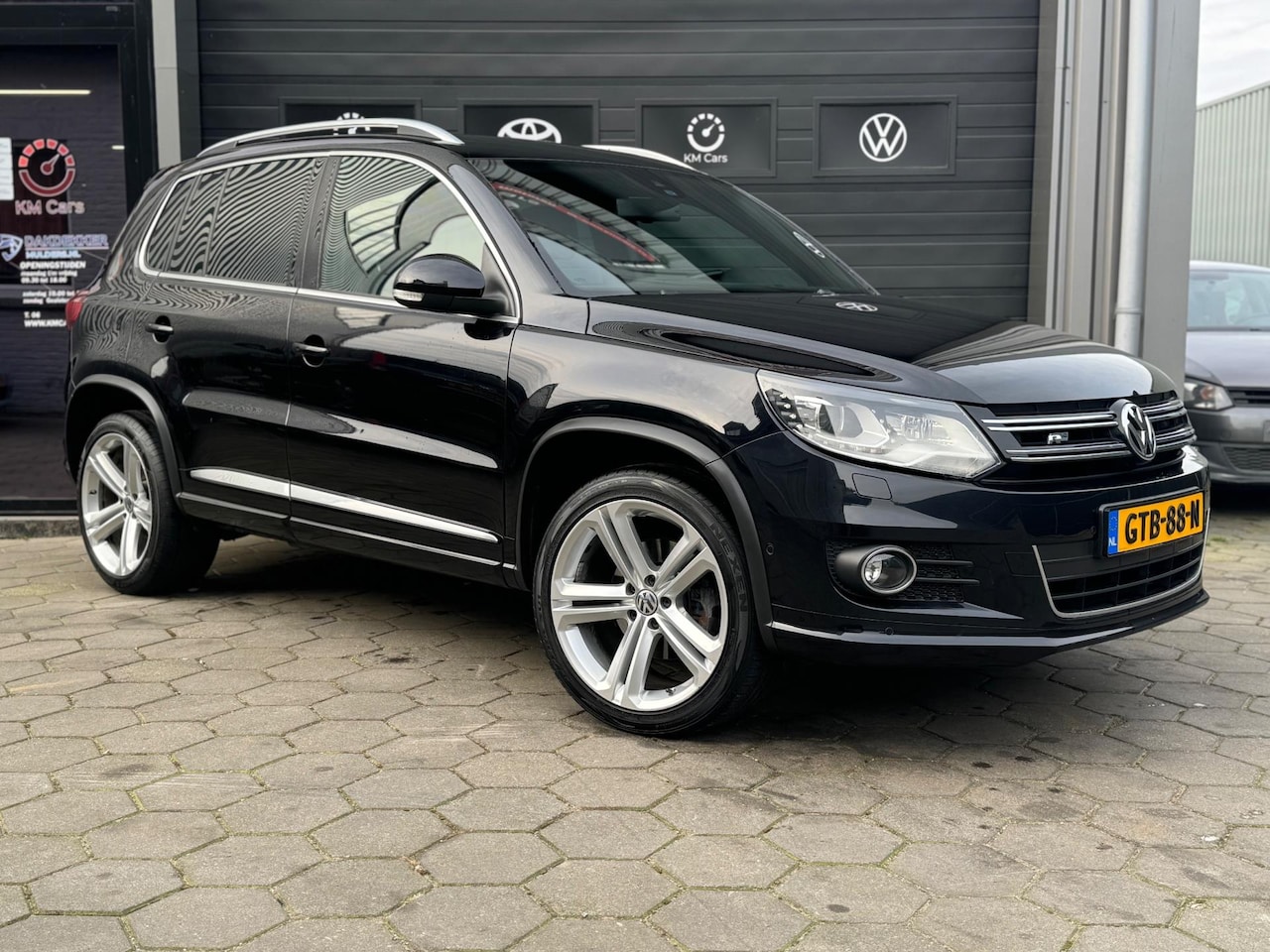 Volkswagen Tiguan - 2.0 TSI Sport&Style 4Motion R-Line - Automaat - Panodak - Trekhaak - Navi - Xenon - - AutoWereld.nl