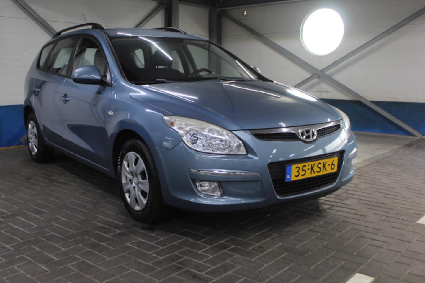 Hyundai i30 CW - 1.6i Dynamic Airco, trekhaak, lage km.stand! in zeer nette staat. - AutoWereld.nl