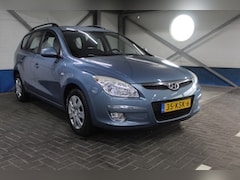 Hyundai i30 CW - 1.6i Dynamic Airco, trekhaak, lage km.stand in zeer nette staat