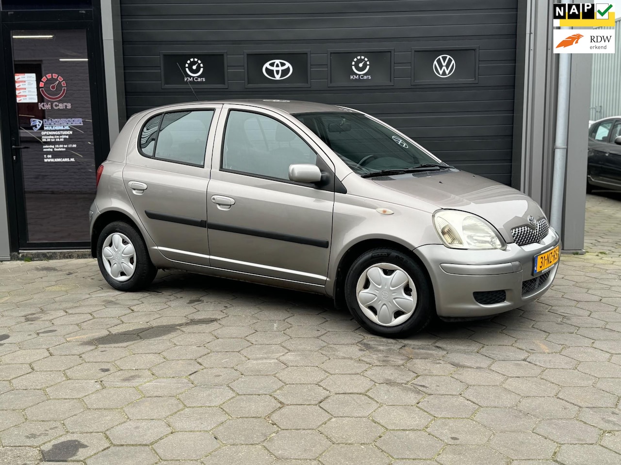 Toyota Yaris - 1.3 VVT-i Sol - 5 Deurs - Airco - Lage km/N.A.P. - - AutoWereld.nl