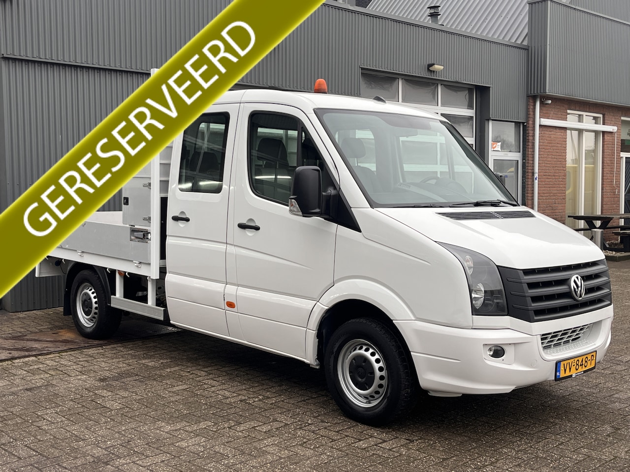 Volkswagen Crafter - 35 2.0 TDI L2H1 DC Euro 6 Airco Cruise Control Trekhaak 2000kg trekgewicht laadbak 7-perso - AutoWereld.nl