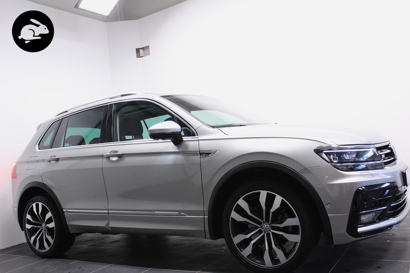 Volkswagen Tiguan - 2.0 TSI 4M R-Line/Vol/Pano dak/Trekhaak/Dynaudio - AutoWereld.nl