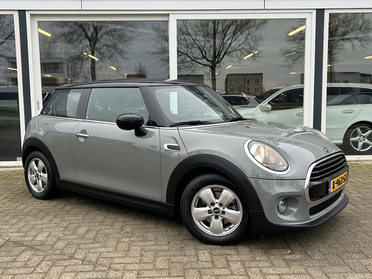 MINI Cooper - Mini 1.5 Pepper 50% deal 7.475,- ACTIE Zwart LMV / Airco / Cruise / Navi / Telefoon - AutoWereld.nl