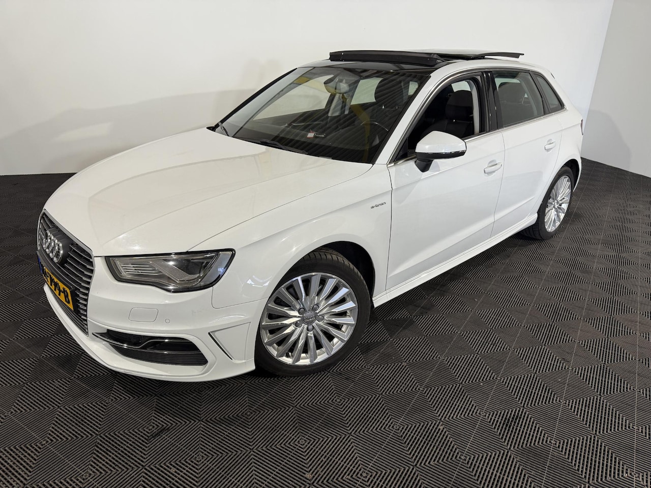 Audi A3 Sportback - 1.4 e-tron Pro Line plus 1.4 e-tron Pro Line plus - AutoWereld.nl