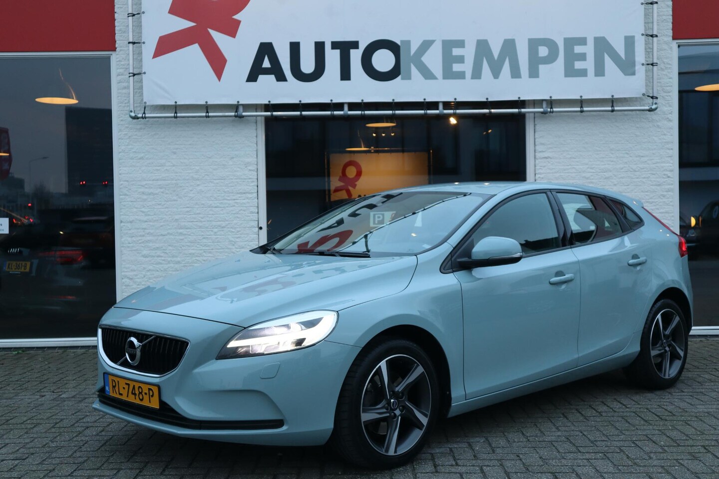 Volvo V40 - 2.0 T2 NORDIC+ LED|NAVI|CLIMA|STOELVERWRMNG|DEALERONDERHOUDEN - AutoWereld.nl