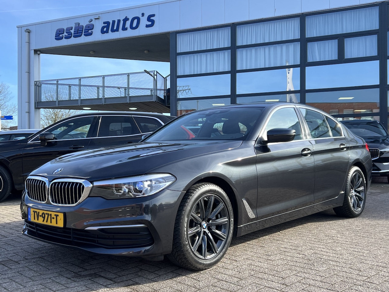 BMW 5-serie - 520i Automaat Corporate Lease Executive Navigatie Prof DAB Stoelverwarming Carplay 18 Inch - AutoWereld.nl