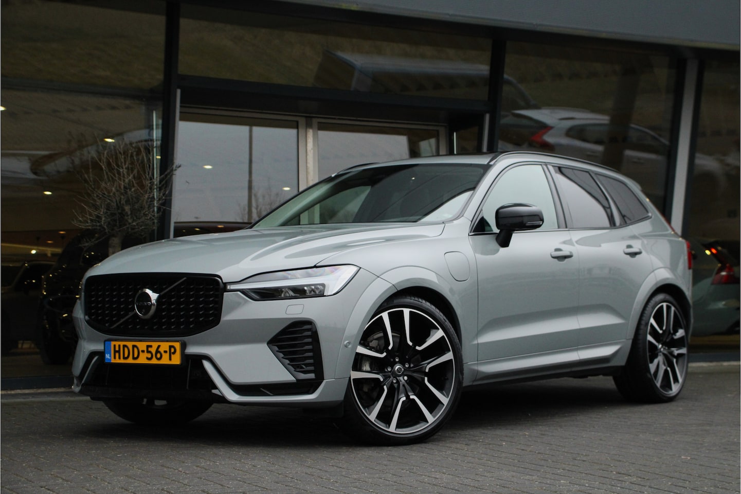 Volvo XC60 - T6 AWD Ultimate Dark | Luchtvering | Massage & Ventilatie | Head-up Display | Panoramadak - AutoWereld.nl