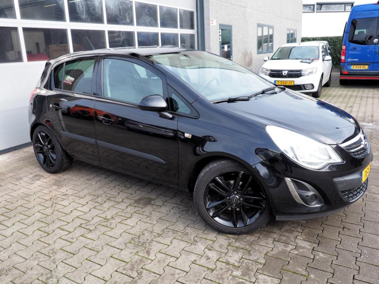 Opel Corsa - 1.4 Cosmo CLIMA CRUISE PARKEER S. LM VELGEN - AutoWereld.nl