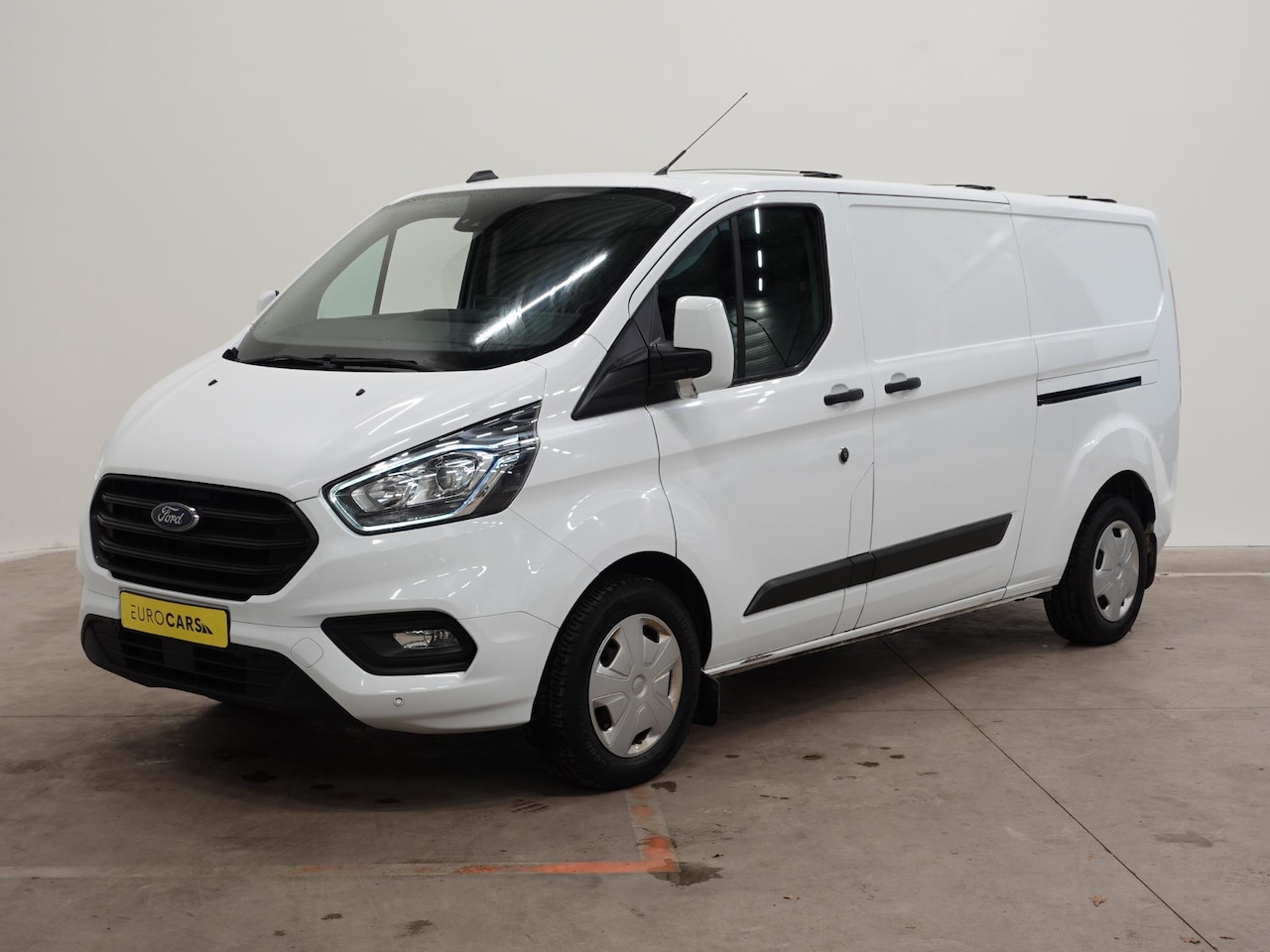 Ford Transit Custom - 2.0 TDCI L2H1 Trend 130PK Navi Trekhaak 2x Schuifdeur Camera Parkeersensoren Airco Euro6 - AutoWereld.nl