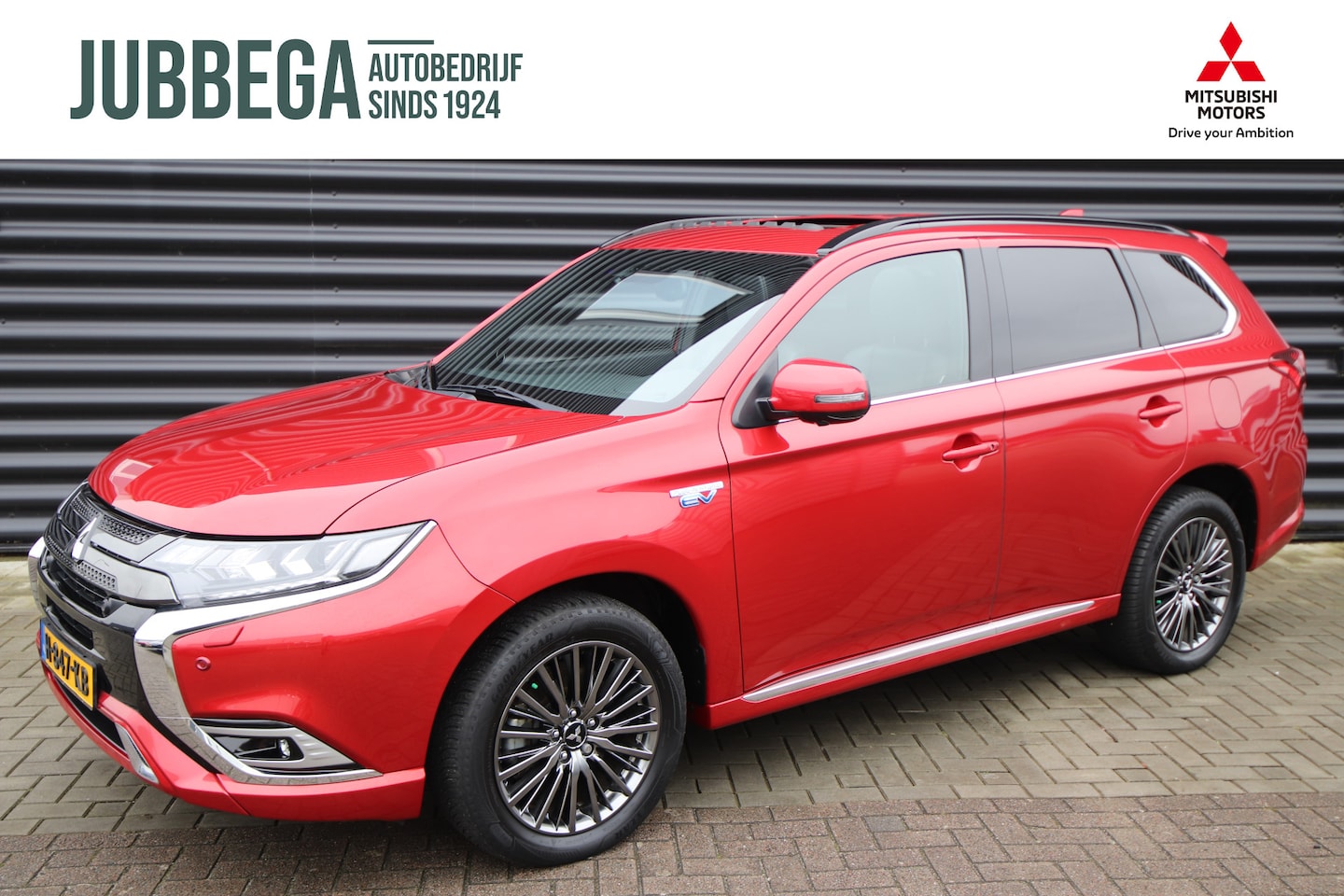 Mitsubishi Outlander - 2.4 PHEV S-Edition NL-Auto, Red Diamond, Opendak - AutoWereld.nl