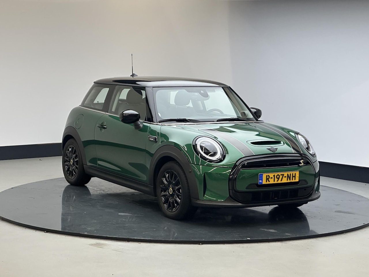 MINI Mini-Electric - Camden Edition 33 kWh | Panoramadak | Harman kardon | NL auto | - AutoWereld.nl