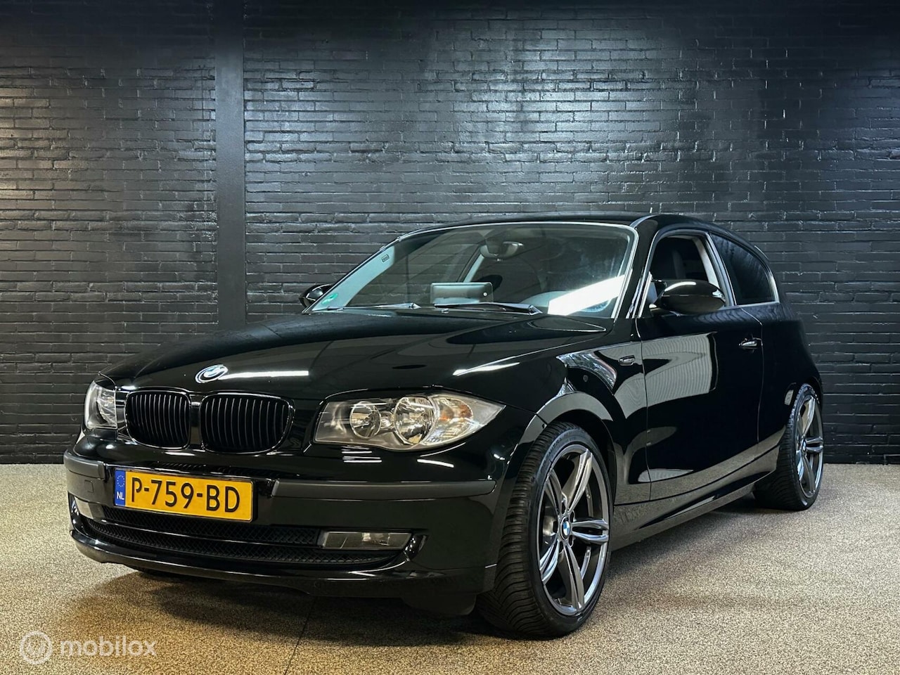 BMW 1-serie - 116i 2.0 122pk Navi | A/C | Sportuitlaat | - AutoWereld.nl