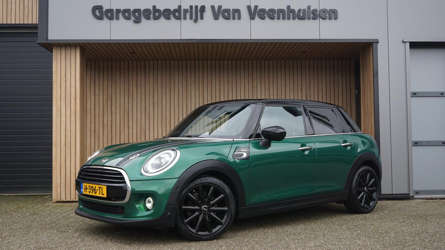 MINI Cooper - 1.5 136pk 5Drs Automaat 60 Years Edition Pano.Dak H&K Leder Head-Up 17inch LM LED *Complet - AutoWereld.nl